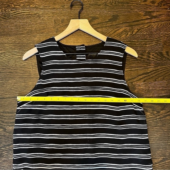 Women’s | Banana Republic Striped Sleeveless Top | Medium - Picture 7 of 9